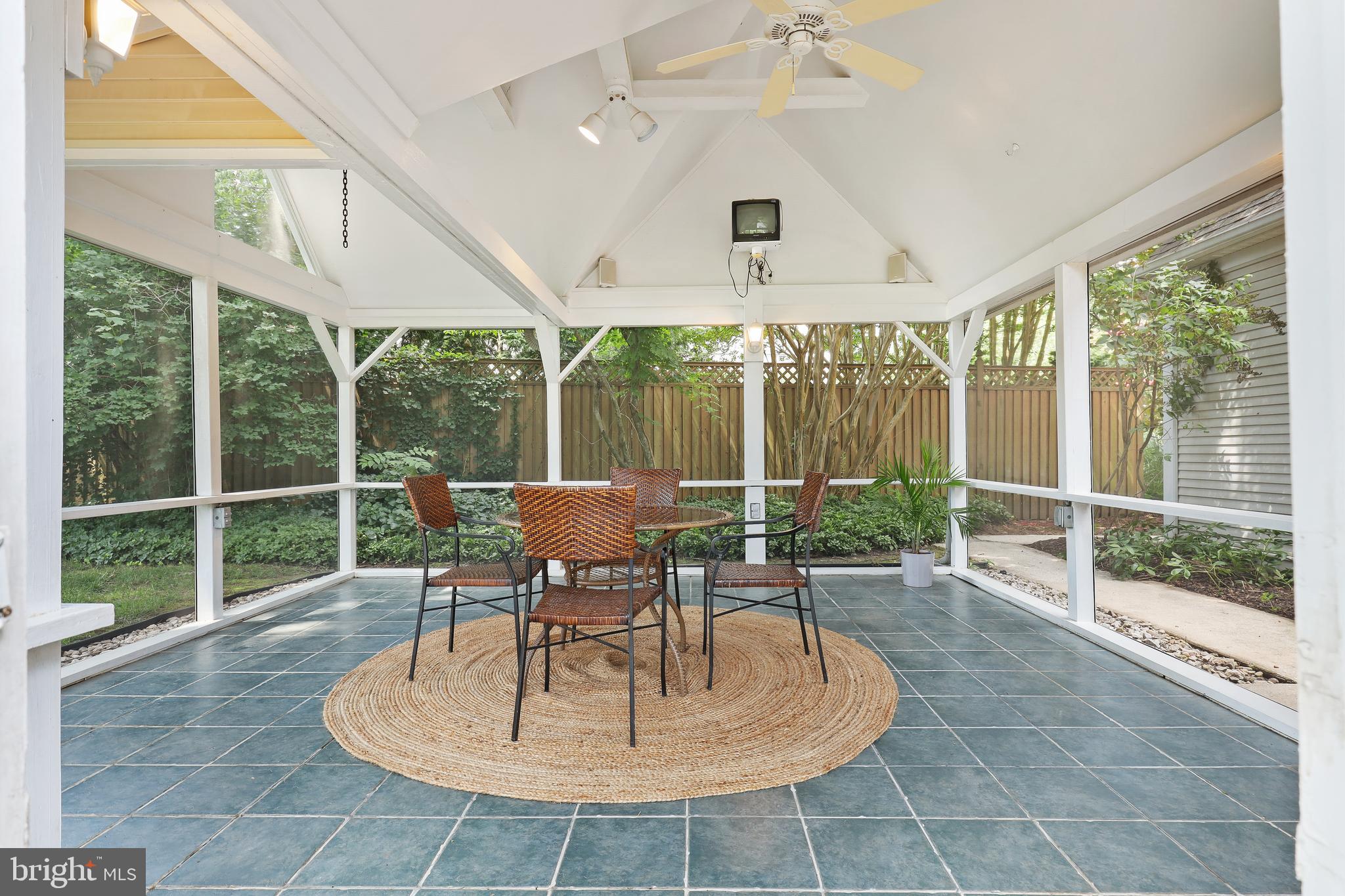 464 OLD ORCHARD CIRCLE