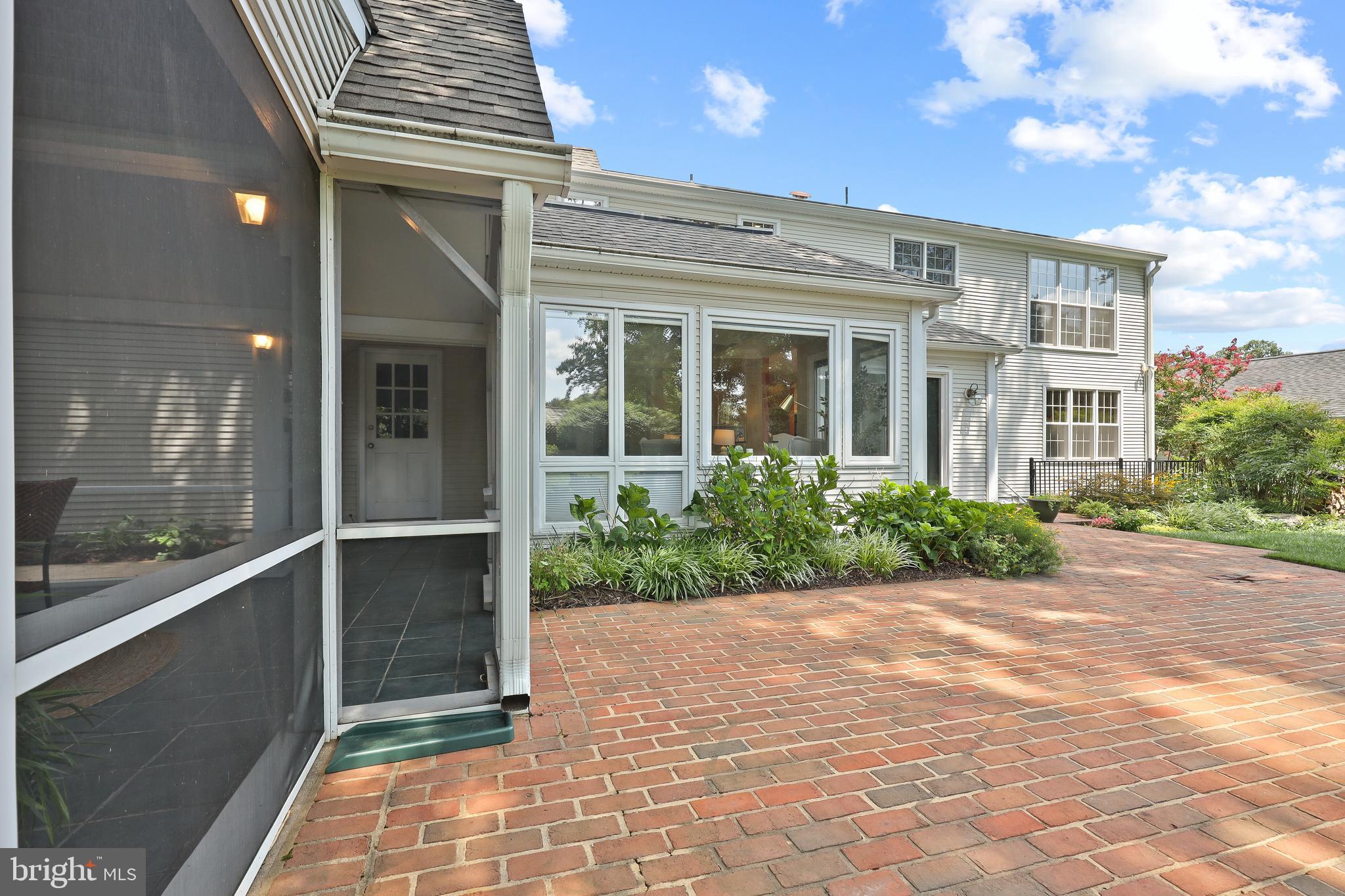 464 OLD ORCHARD CIRCLE