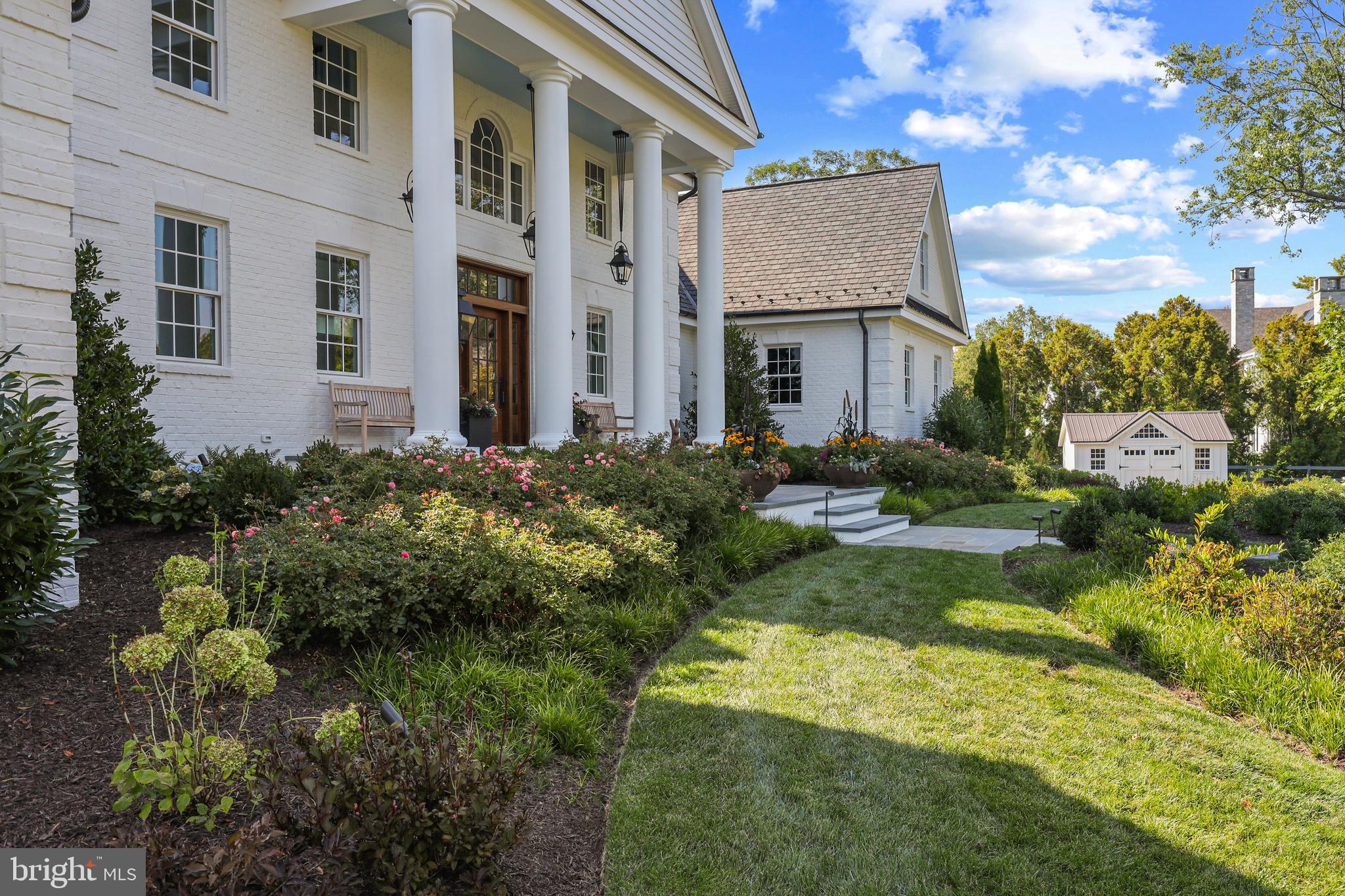 3200 ARUNDEL ON THE BAY ROAD