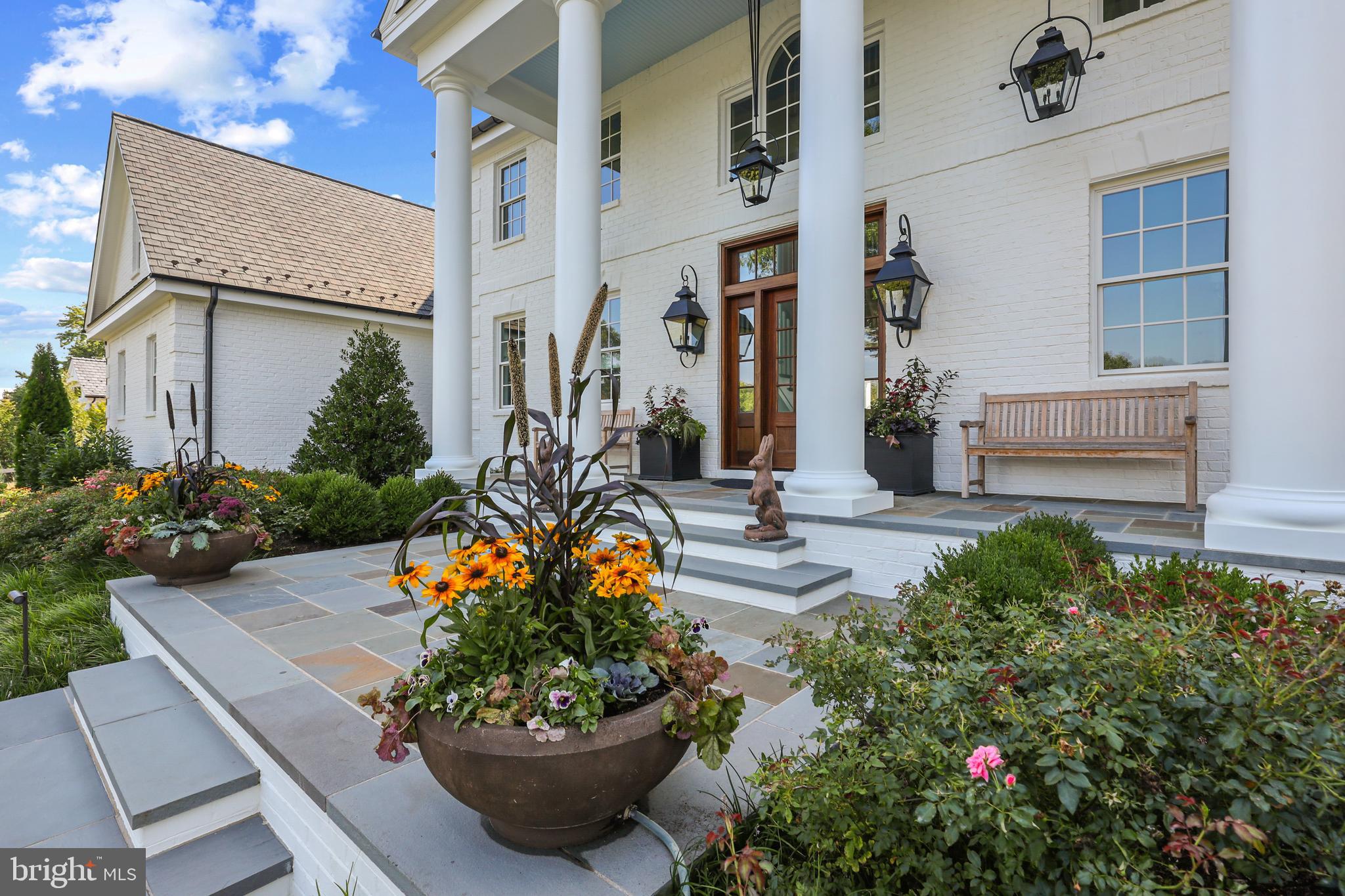 3200 ARUNDEL ON THE BAY ROAD