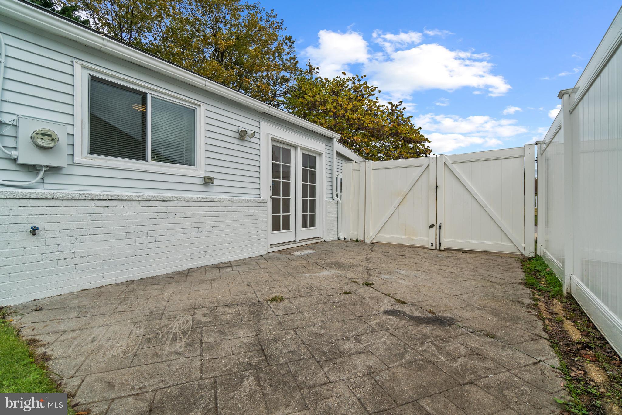 1009 Upton ROAD
