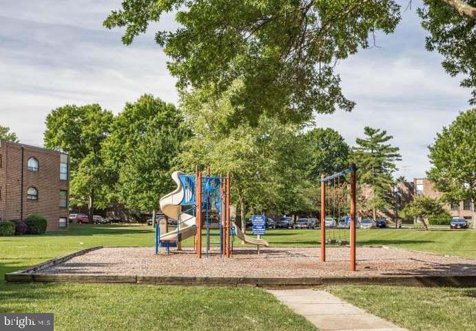 15 Silverwood CIRCLE Unit: 7