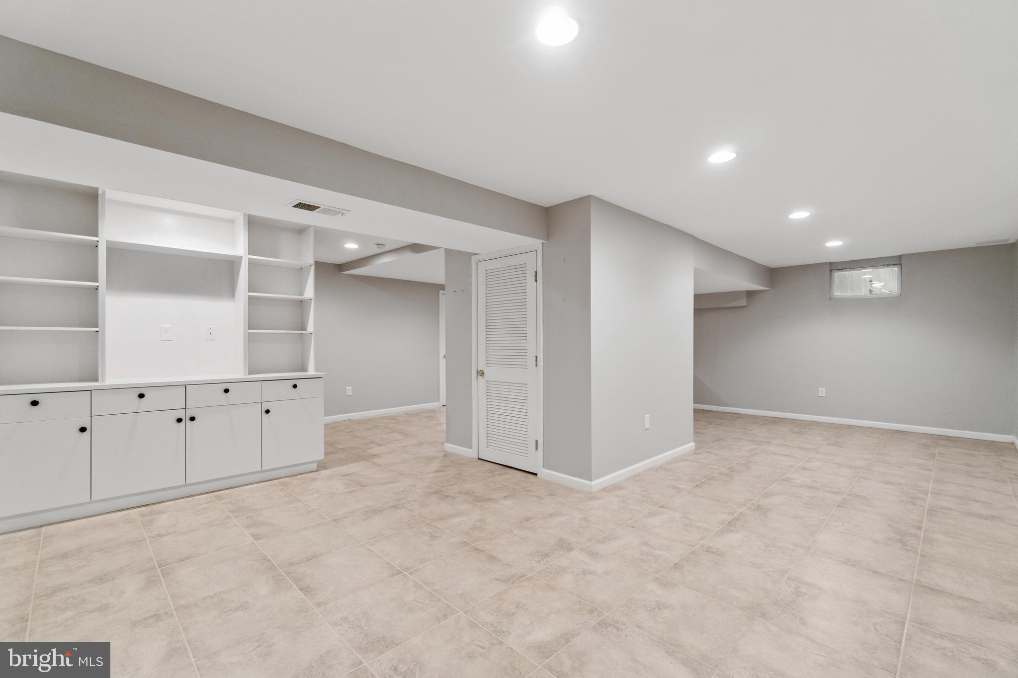 273 Michener Ct W