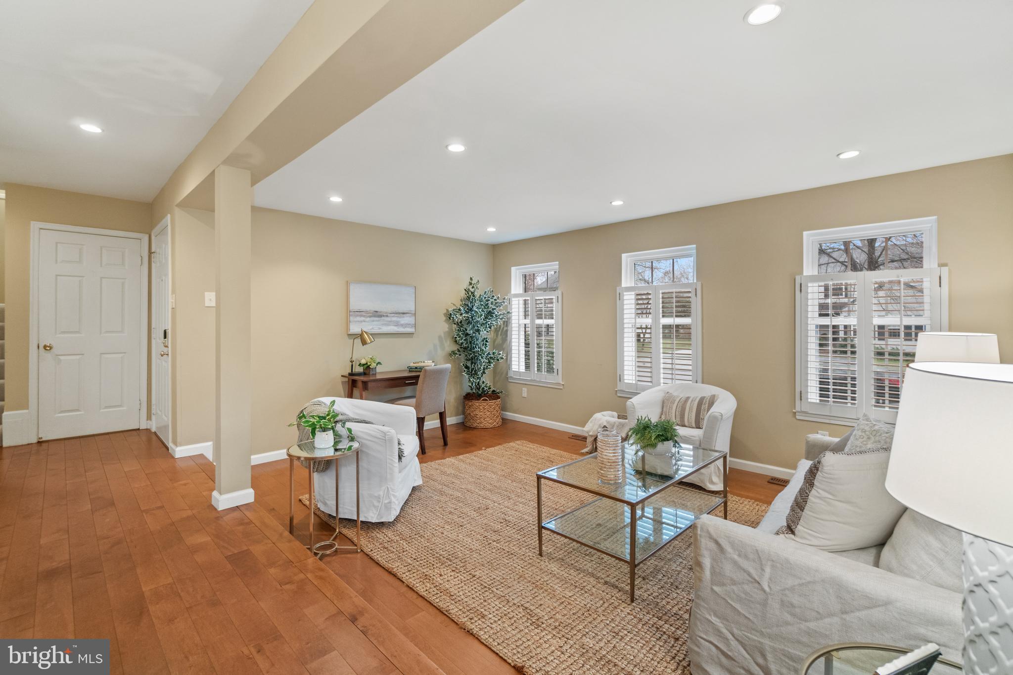 273 Michener Ct W
