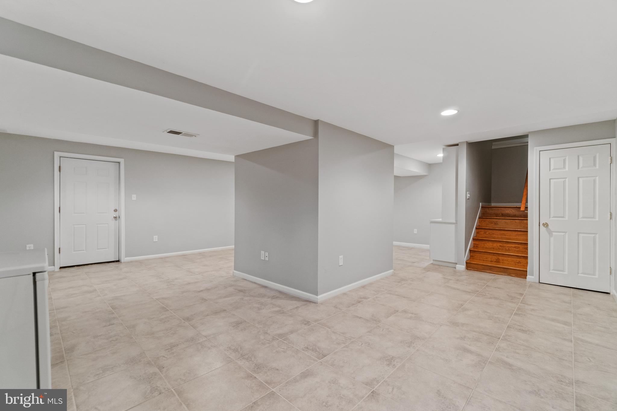 273 Michener Ct W