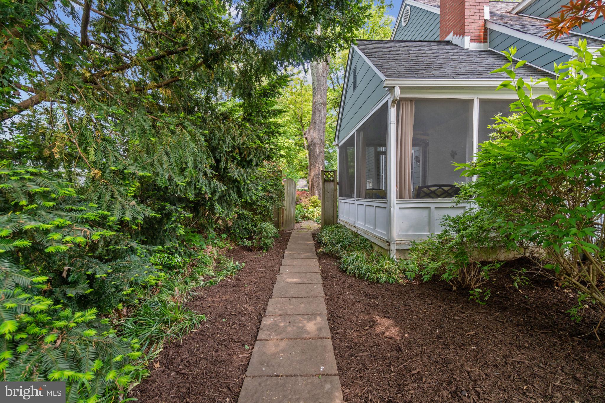 104 Lockleven Dr