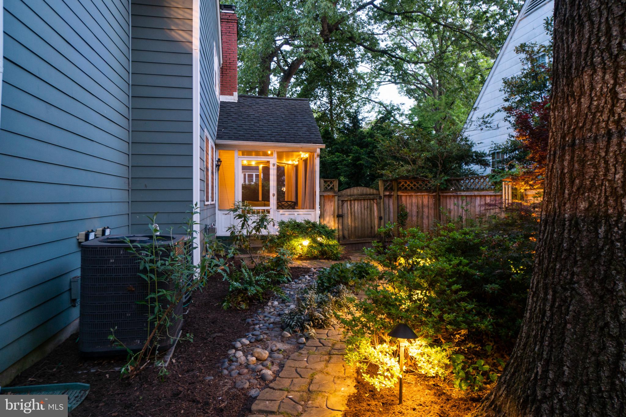104 Lockleven Dr