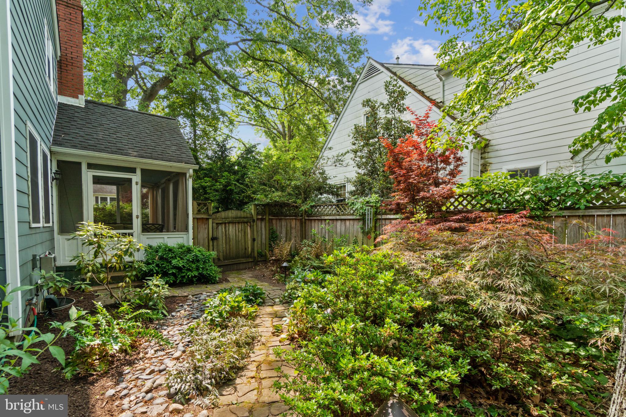 104 Lockleven Dr