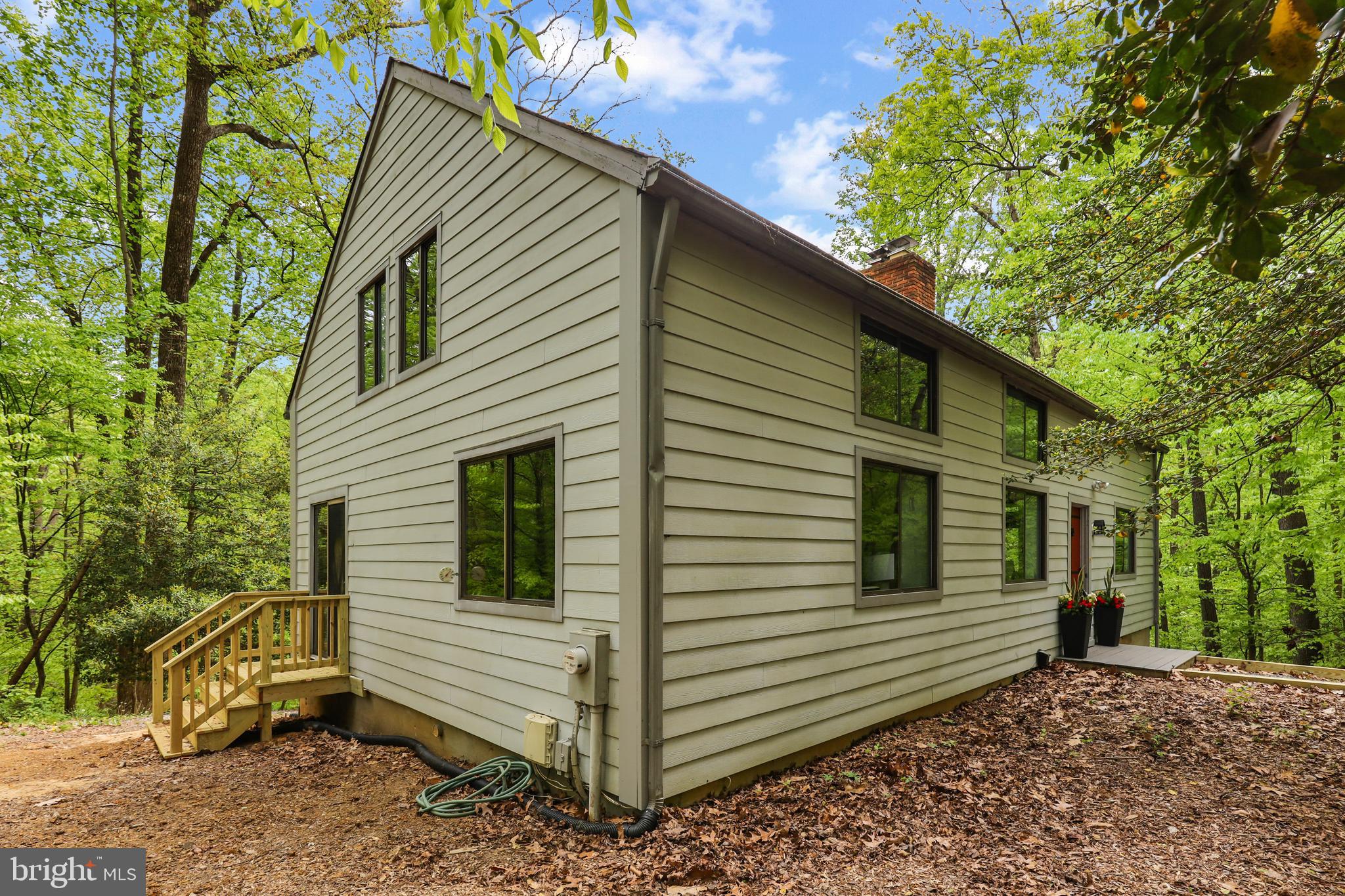 553 Thimble Shoals Ct