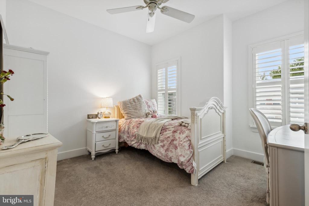 87 Shadbush Way