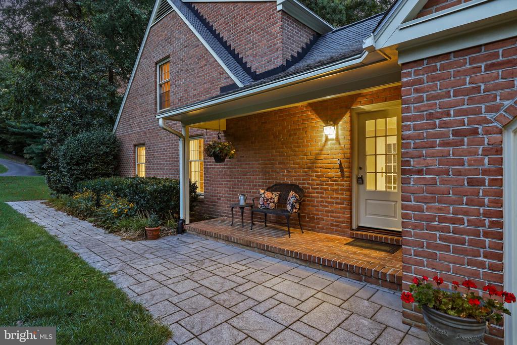 17 Belleview Dr