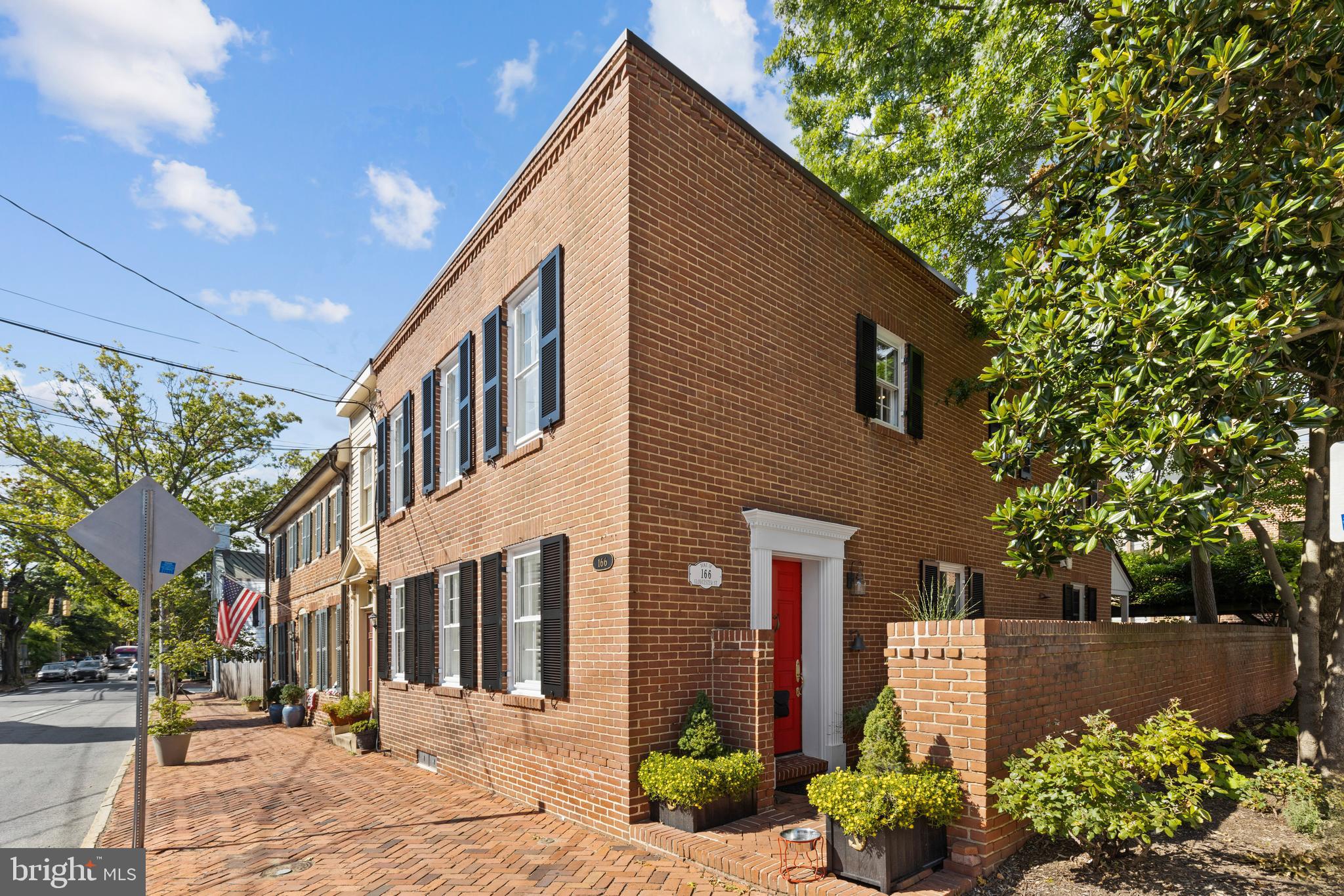 166 Duke Of Gloucester St