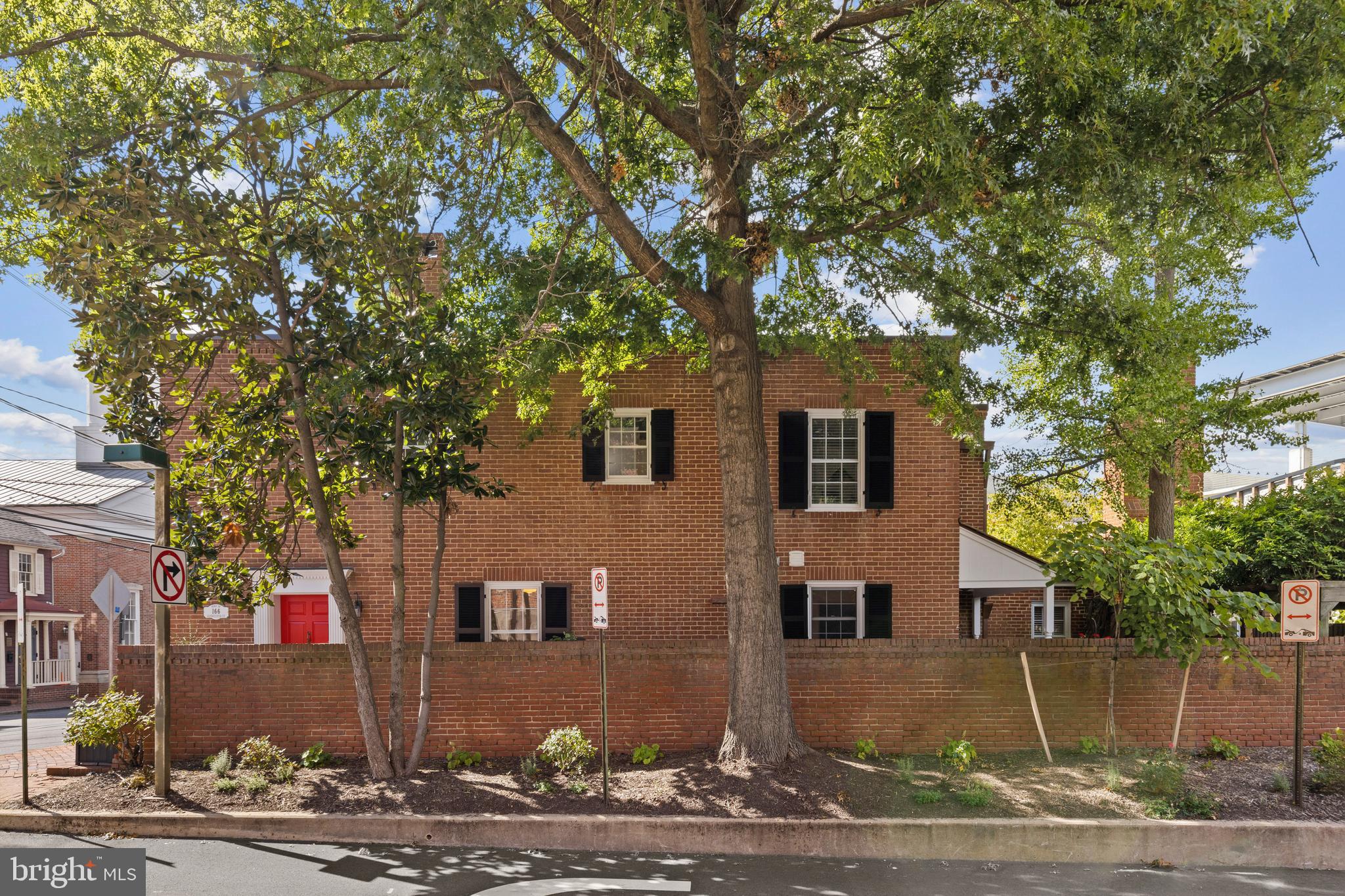 166 Duke Of Gloucester St