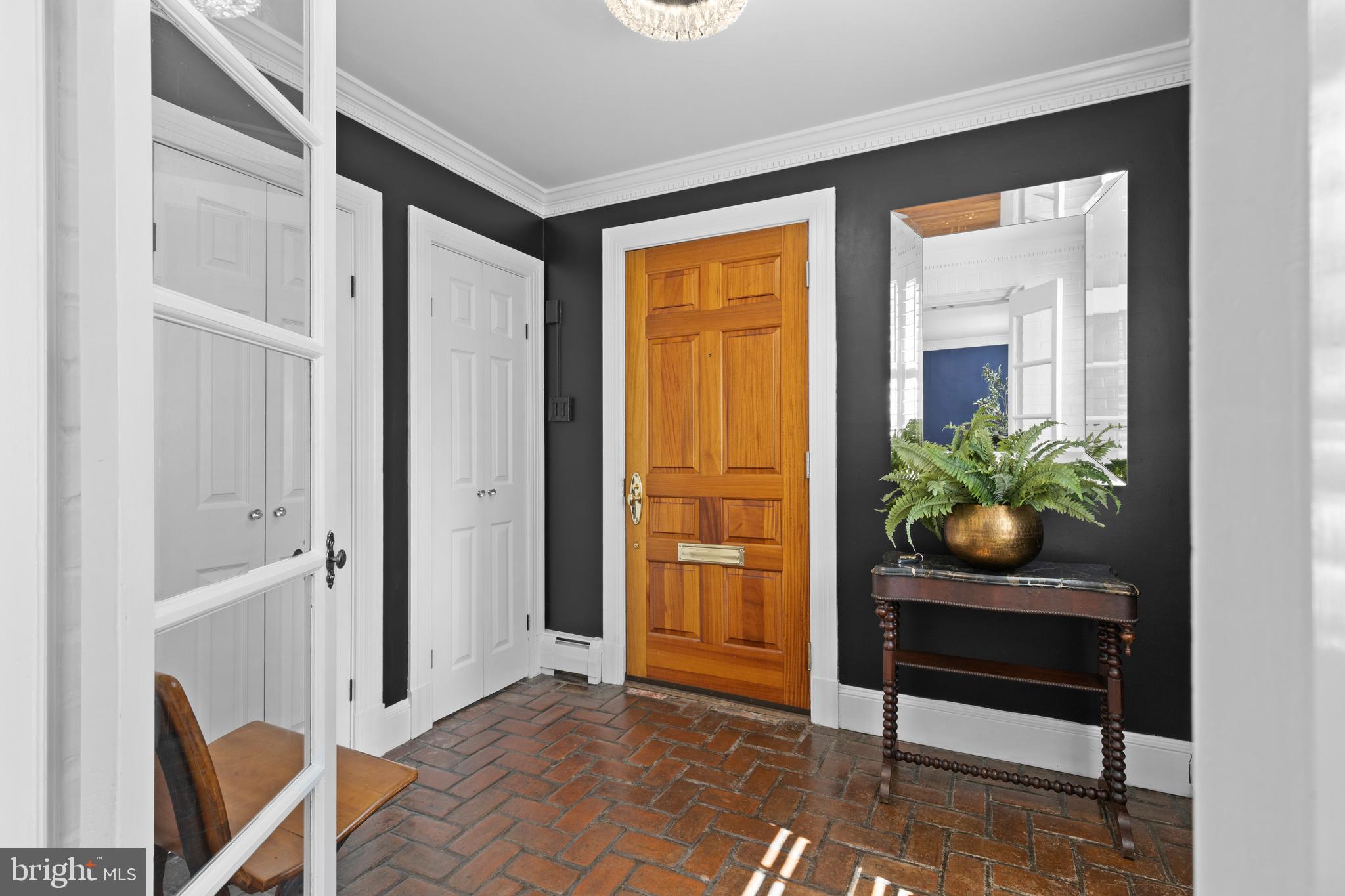 166 Duke Of Gloucester St