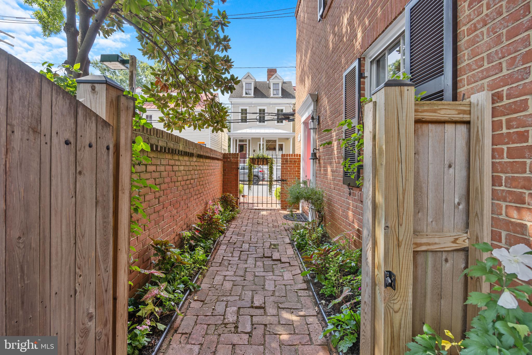 166 Duke Of Gloucester St