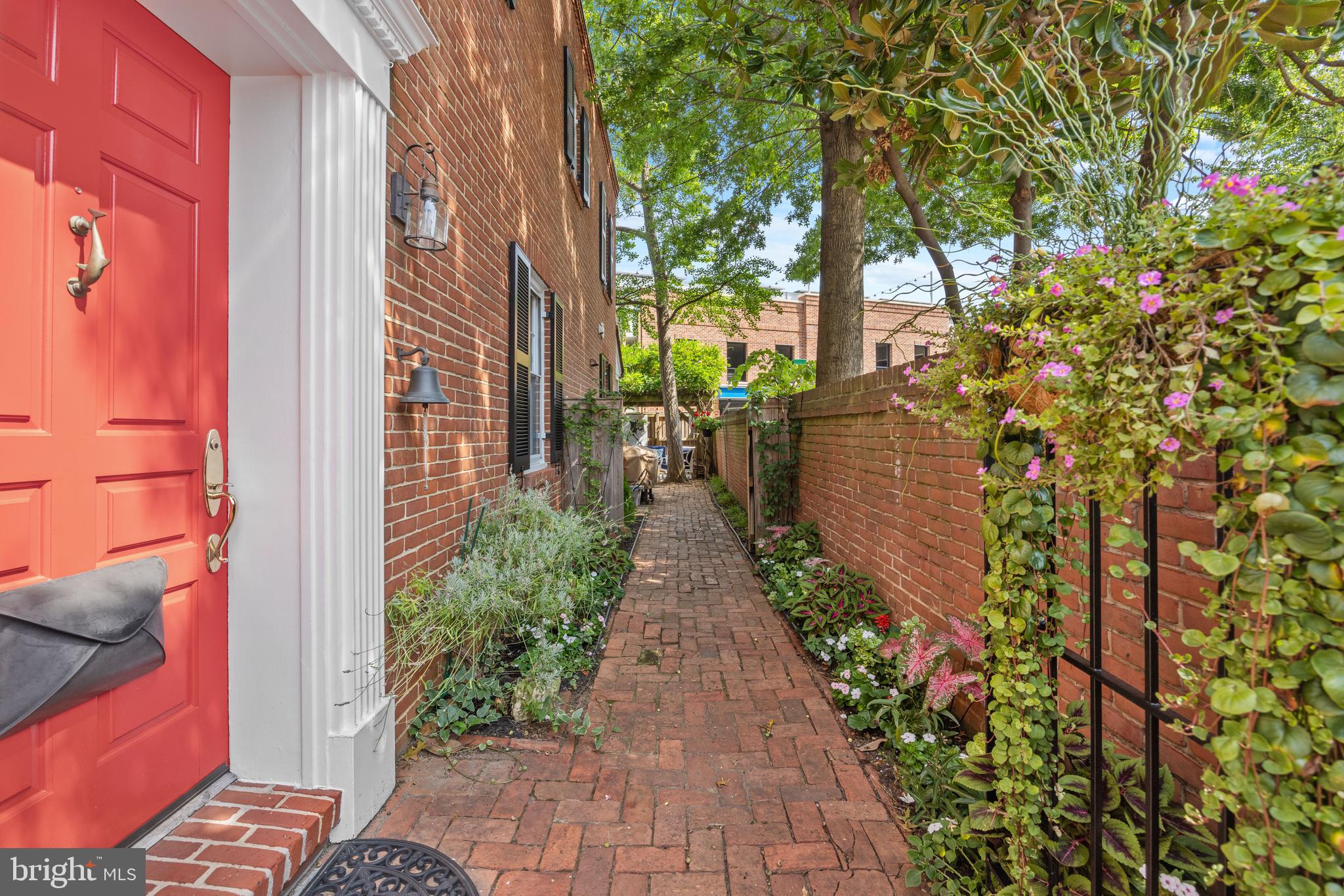 166 Duke Of Gloucester St