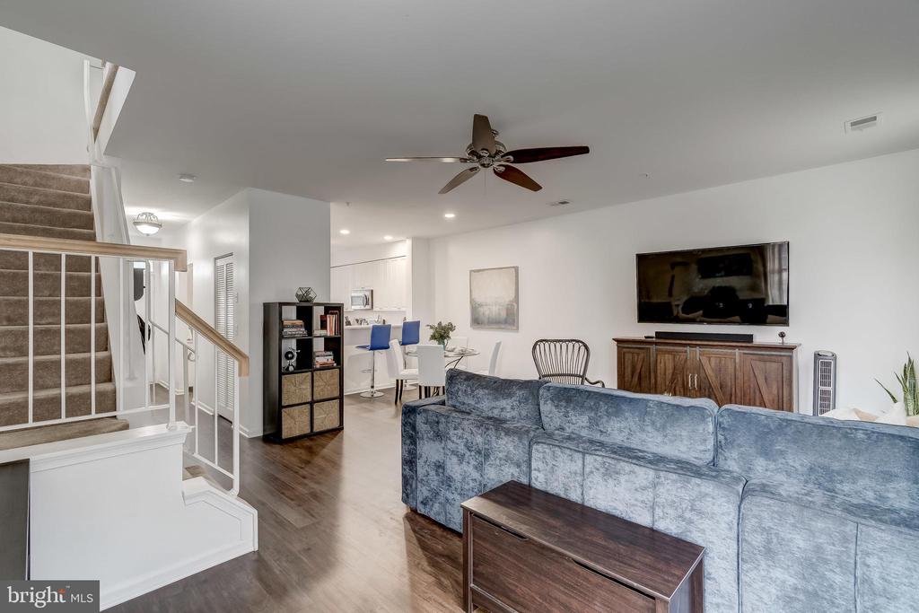 1102 CRANSTON CT