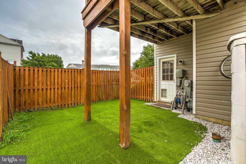 1102 CRANSTON CT