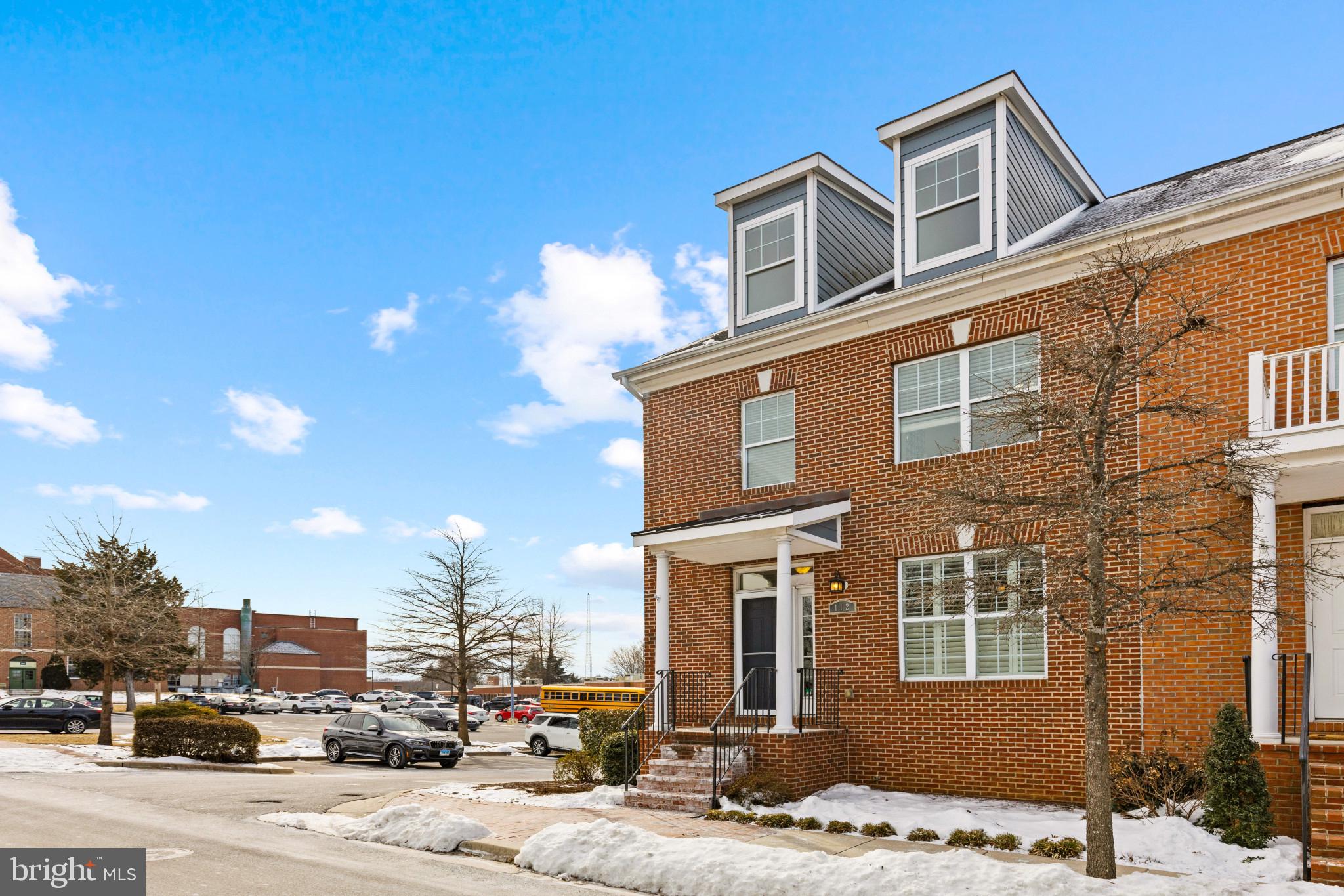 112 Carraway Ln