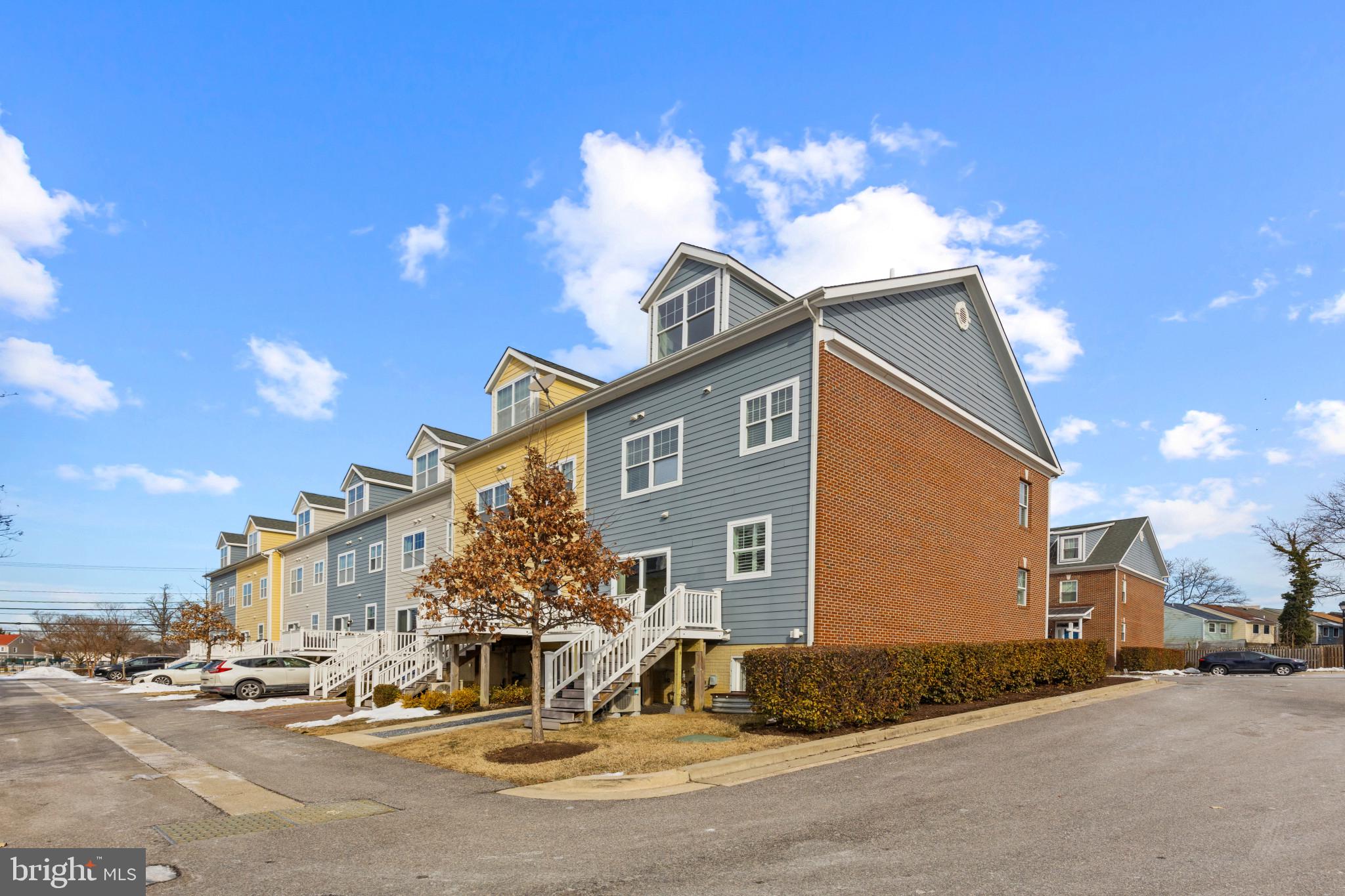 112 Carraway Ln