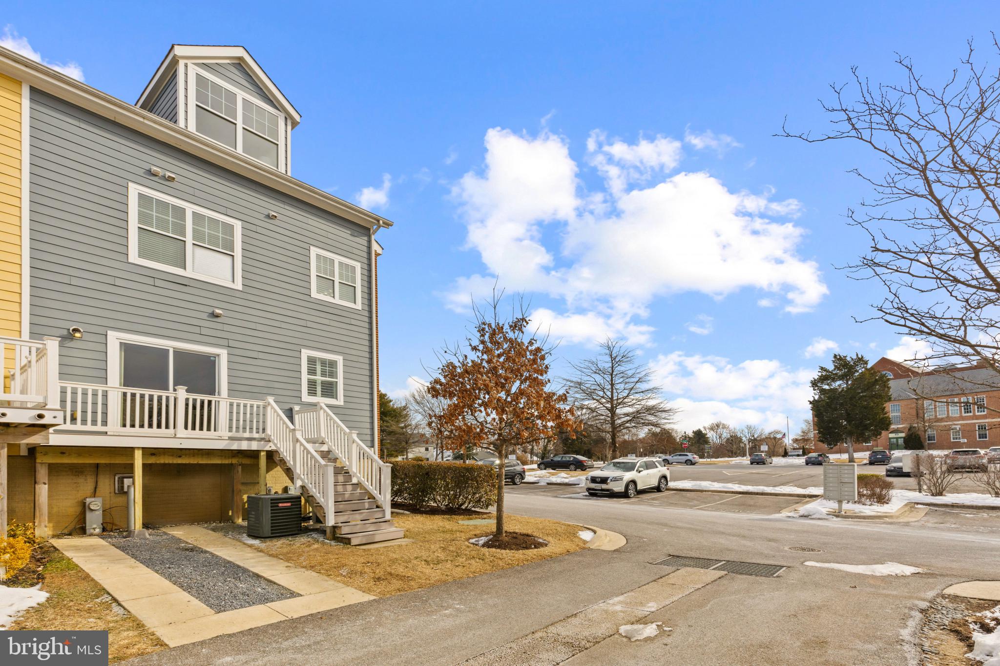112 Carraway Ln