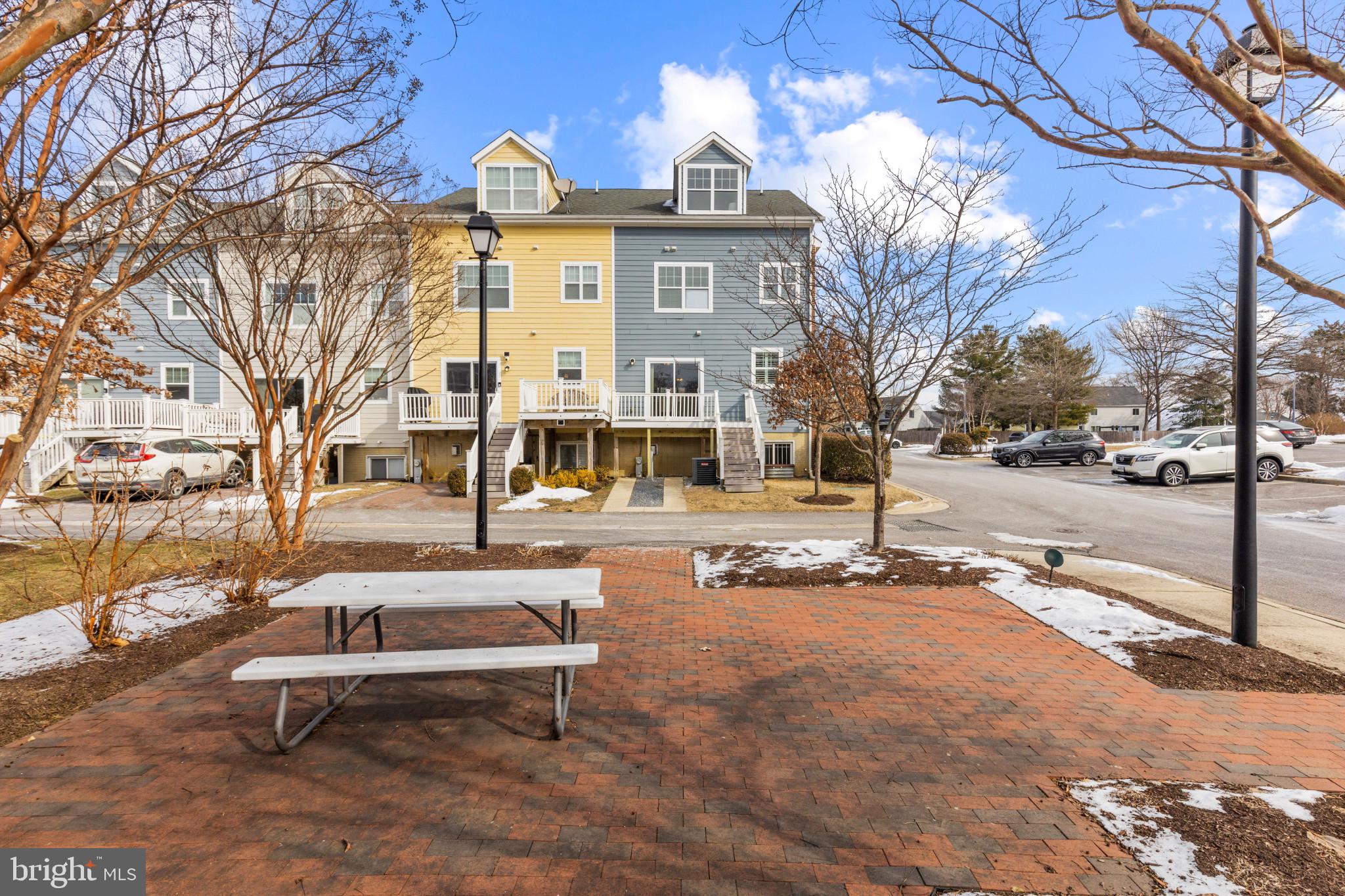 112 Carraway Ln