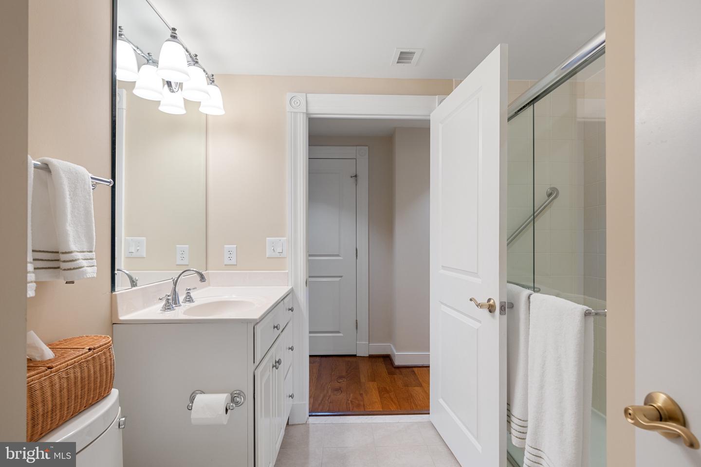 5 Park Pl #607
