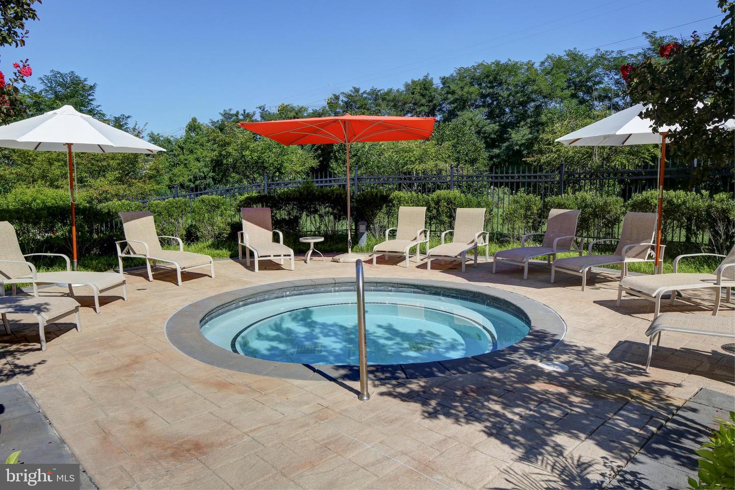 5 Park Pl #607