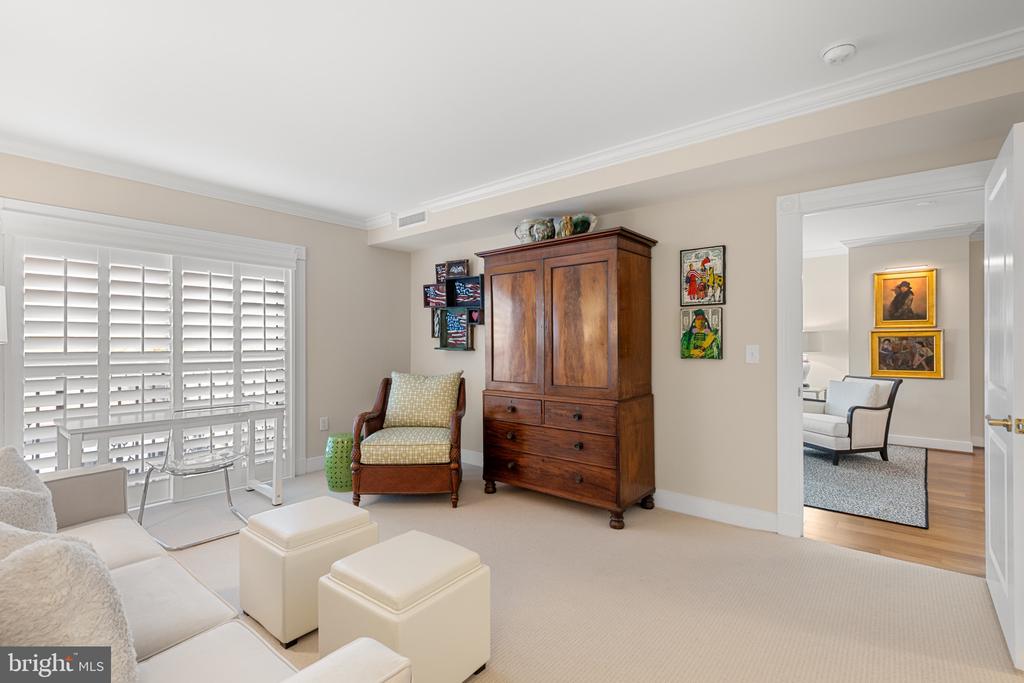 5 Park Pl #607