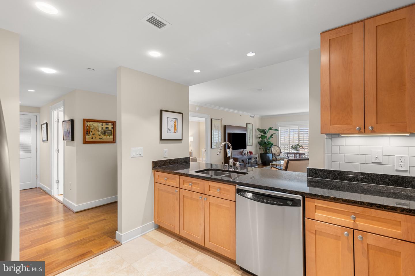 5 Park Pl #607