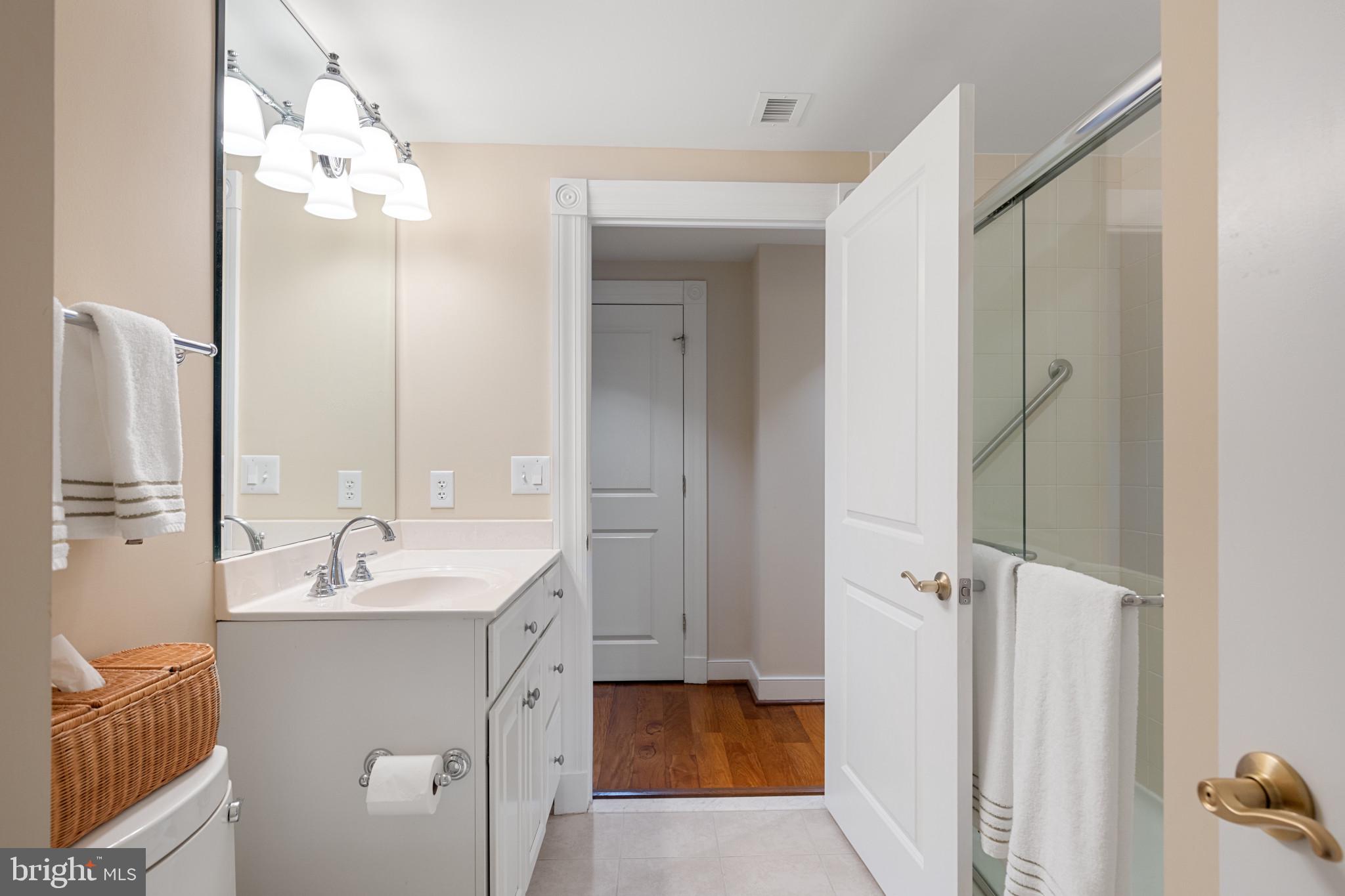5 Park Pl #607