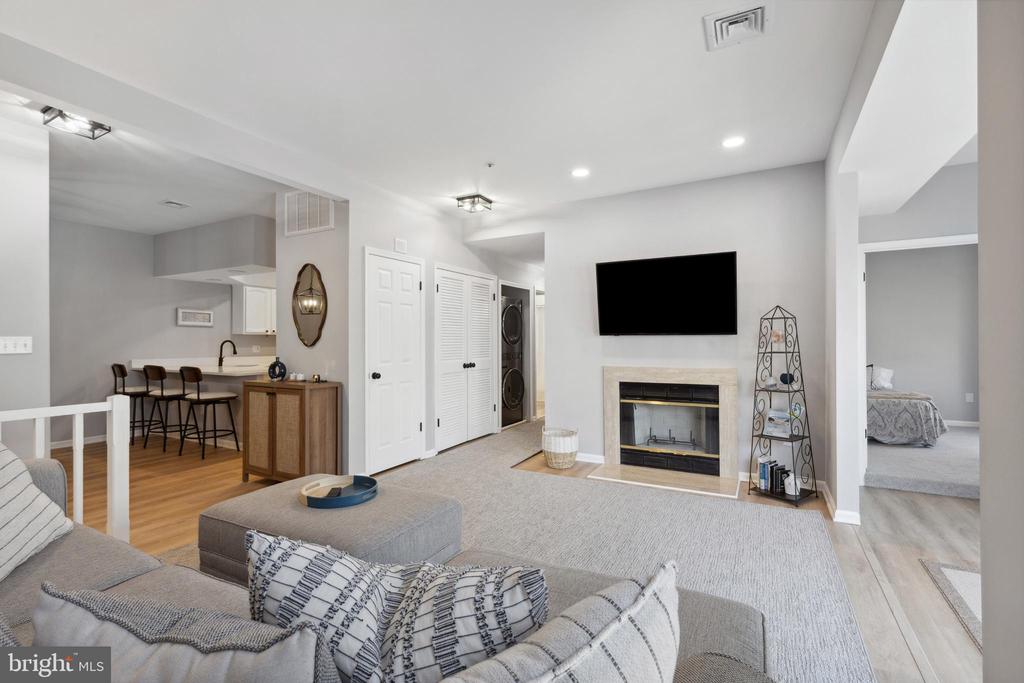 2711 SUMMERVIEW WAY #203