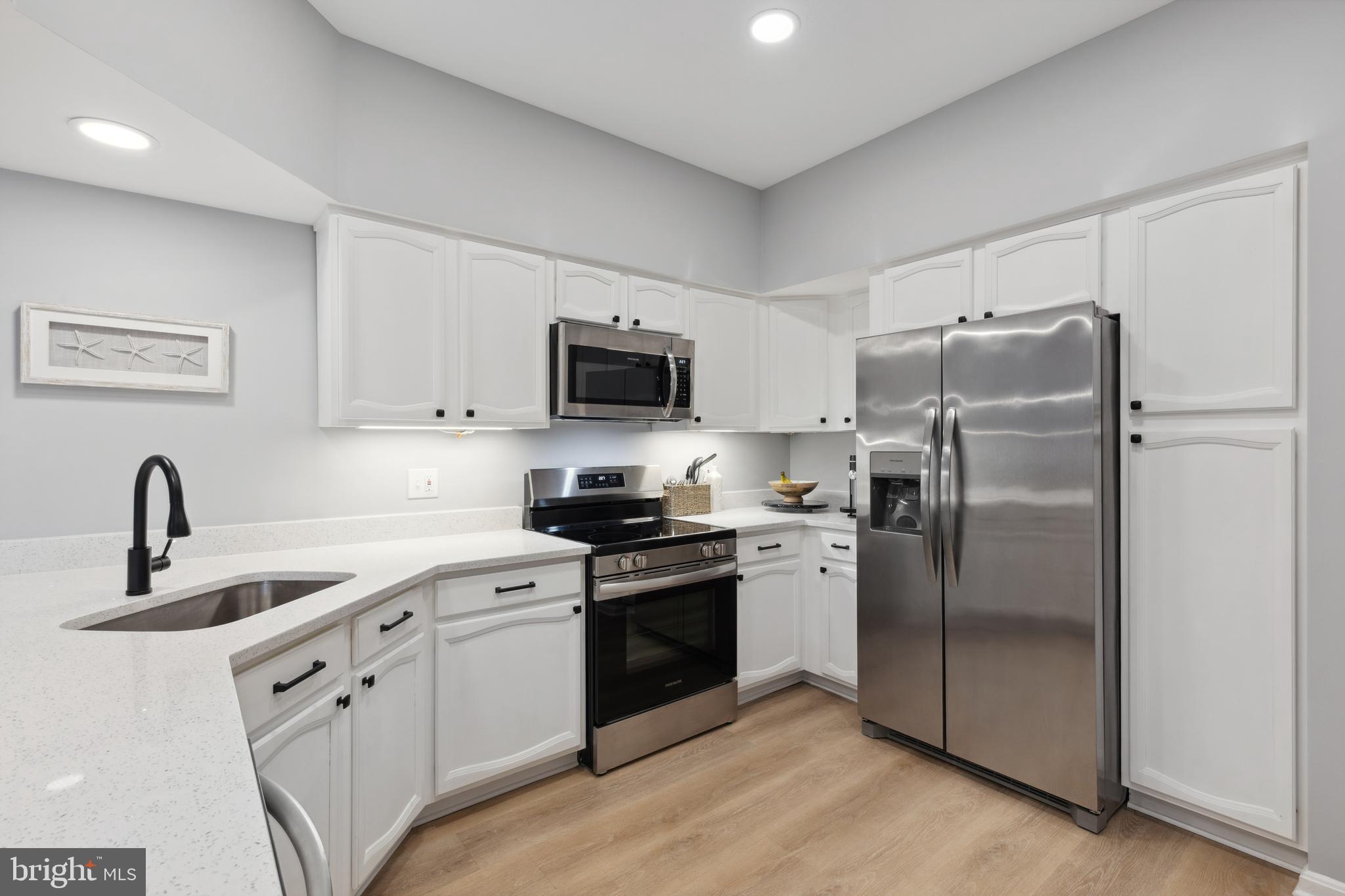 2711 SUMMERVIEW WAY #203