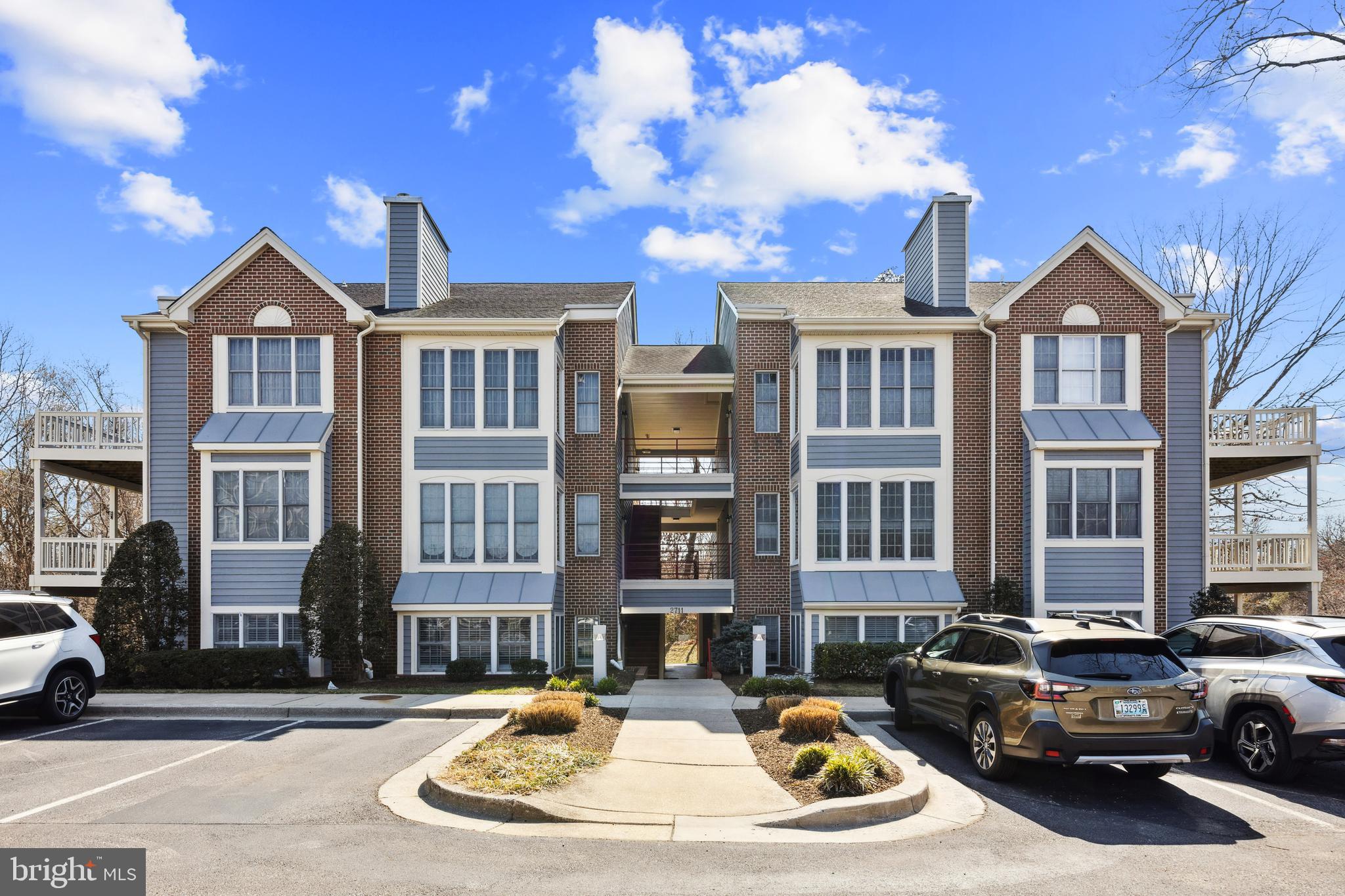 2711 SUMMERVIEW WAY #203