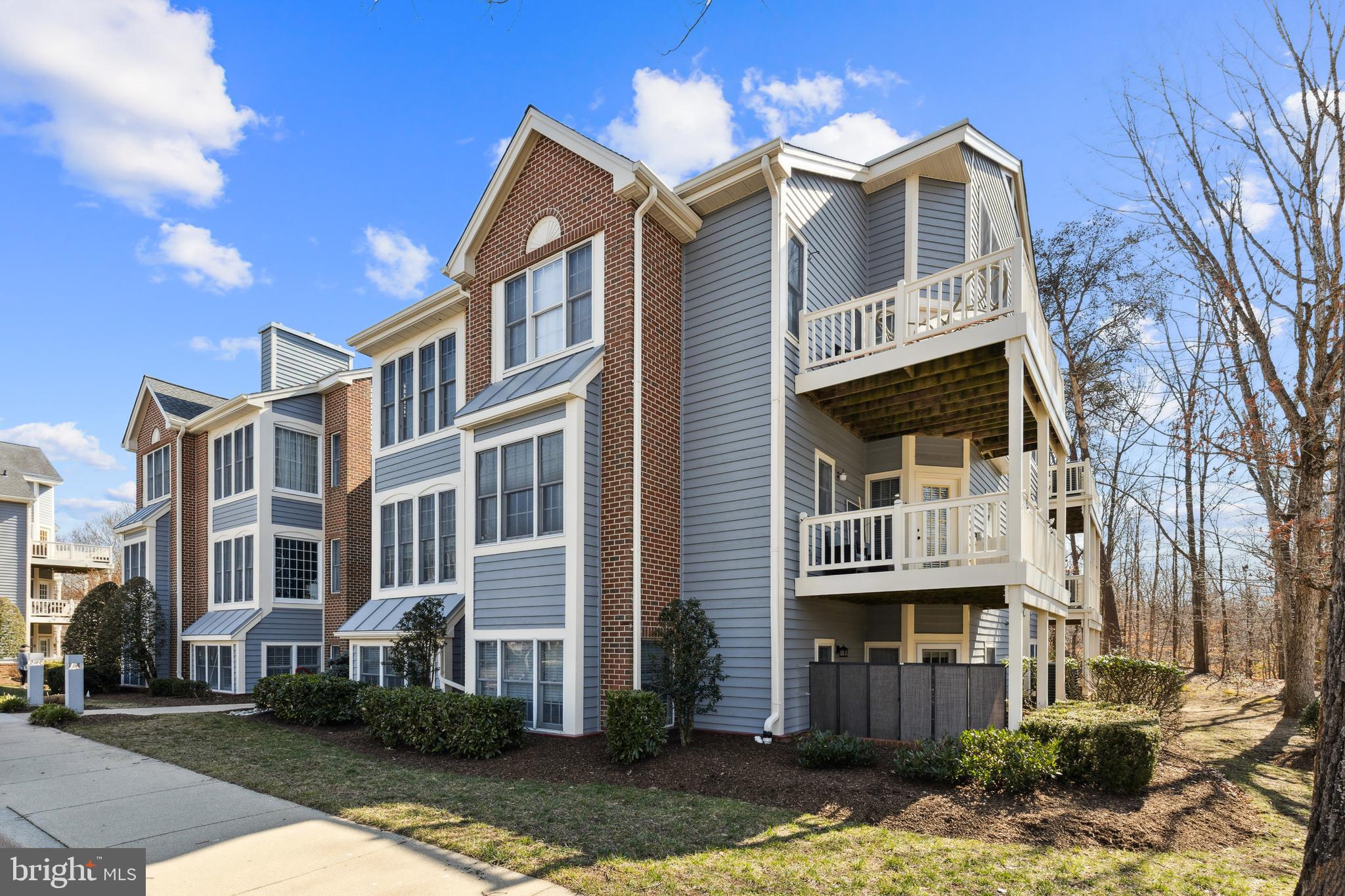 2711 SUMMERVIEW WAY #203