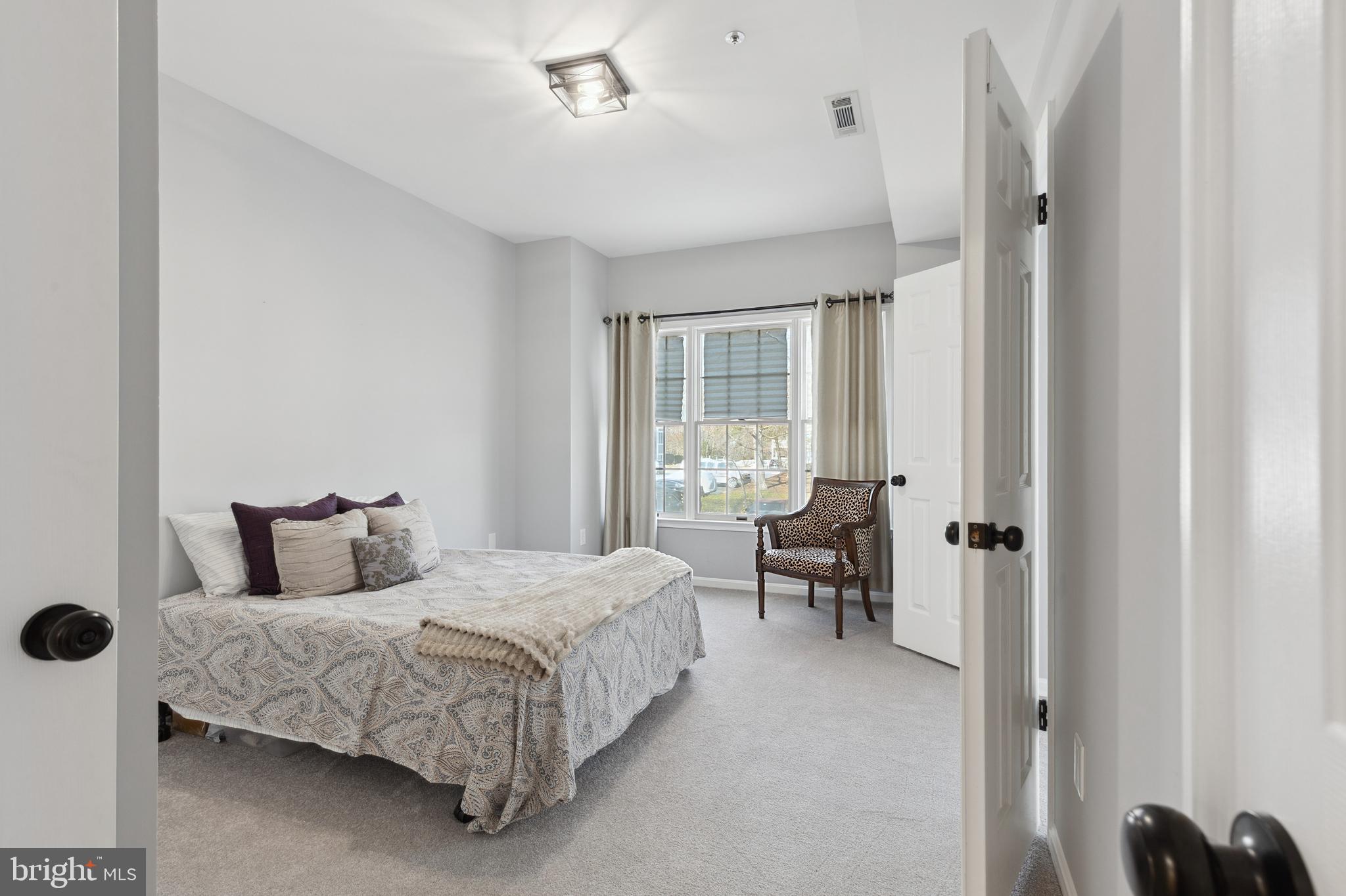 2711 SUMMERVIEW WAY #203