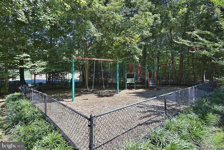 2711 SUMMERVIEW WAY #203