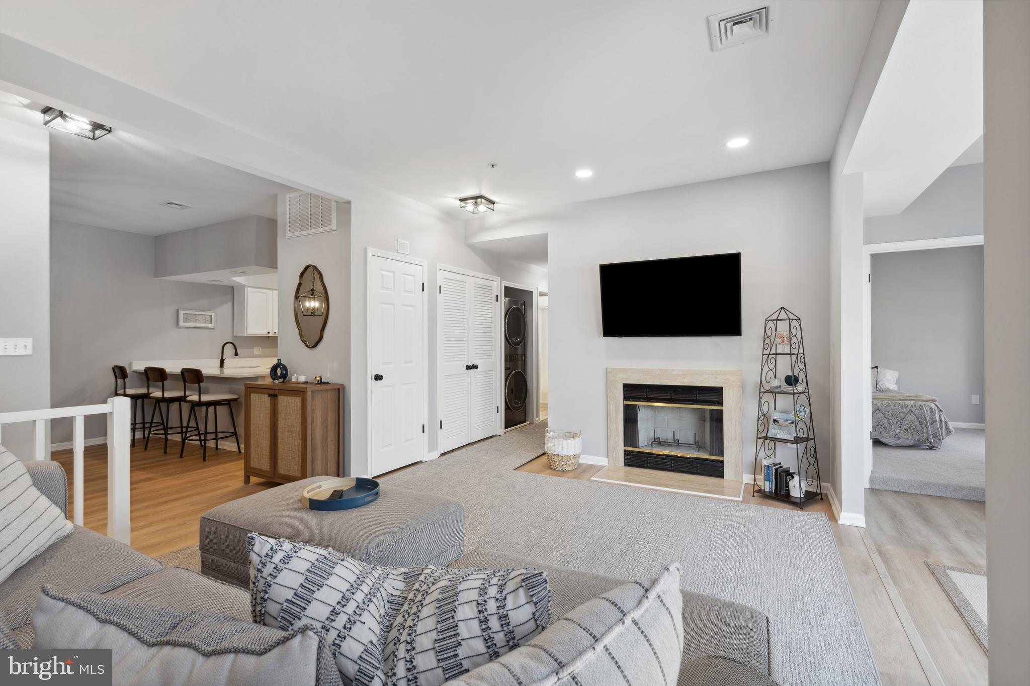 2711 SUMMERVIEW WAY #203