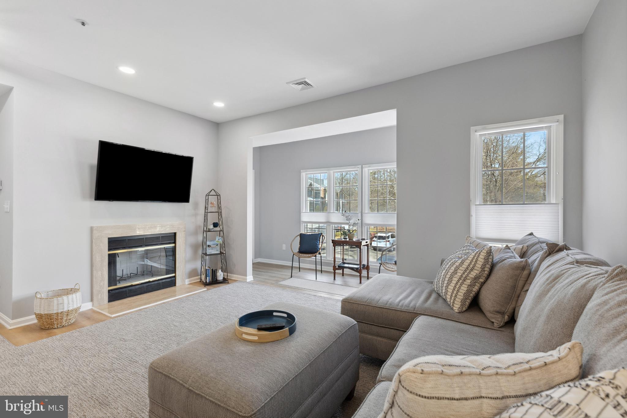 2711 SUMMERVIEW WAY #203