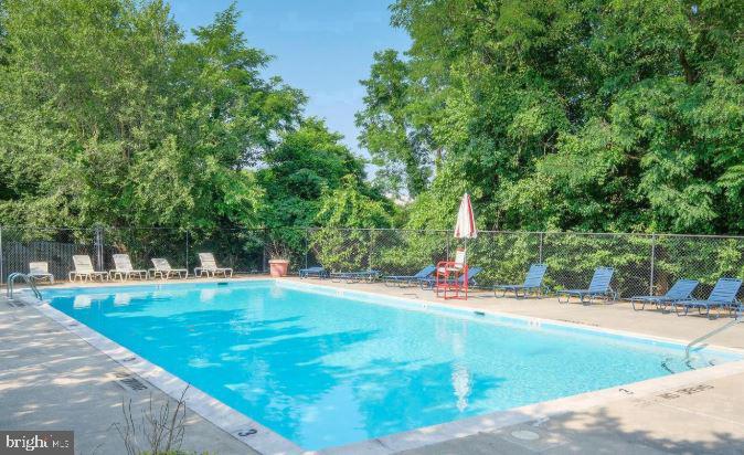 1127 Lake Heron Dr #3b