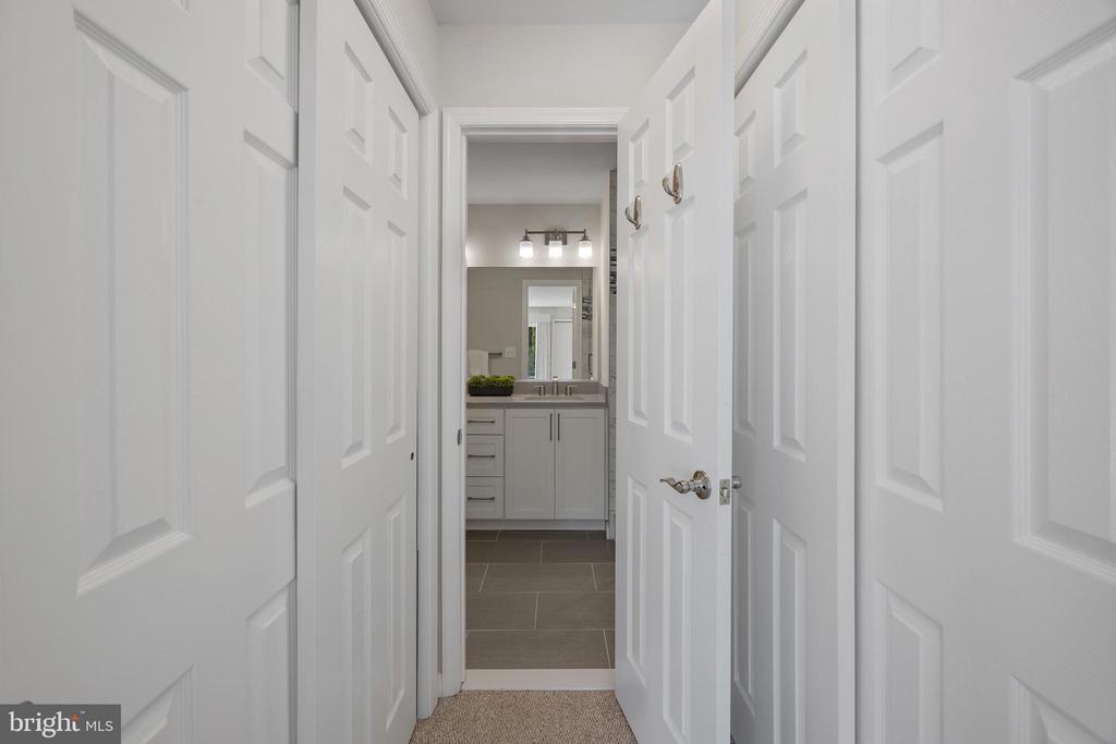 1127 Lake Heron Dr #3b
