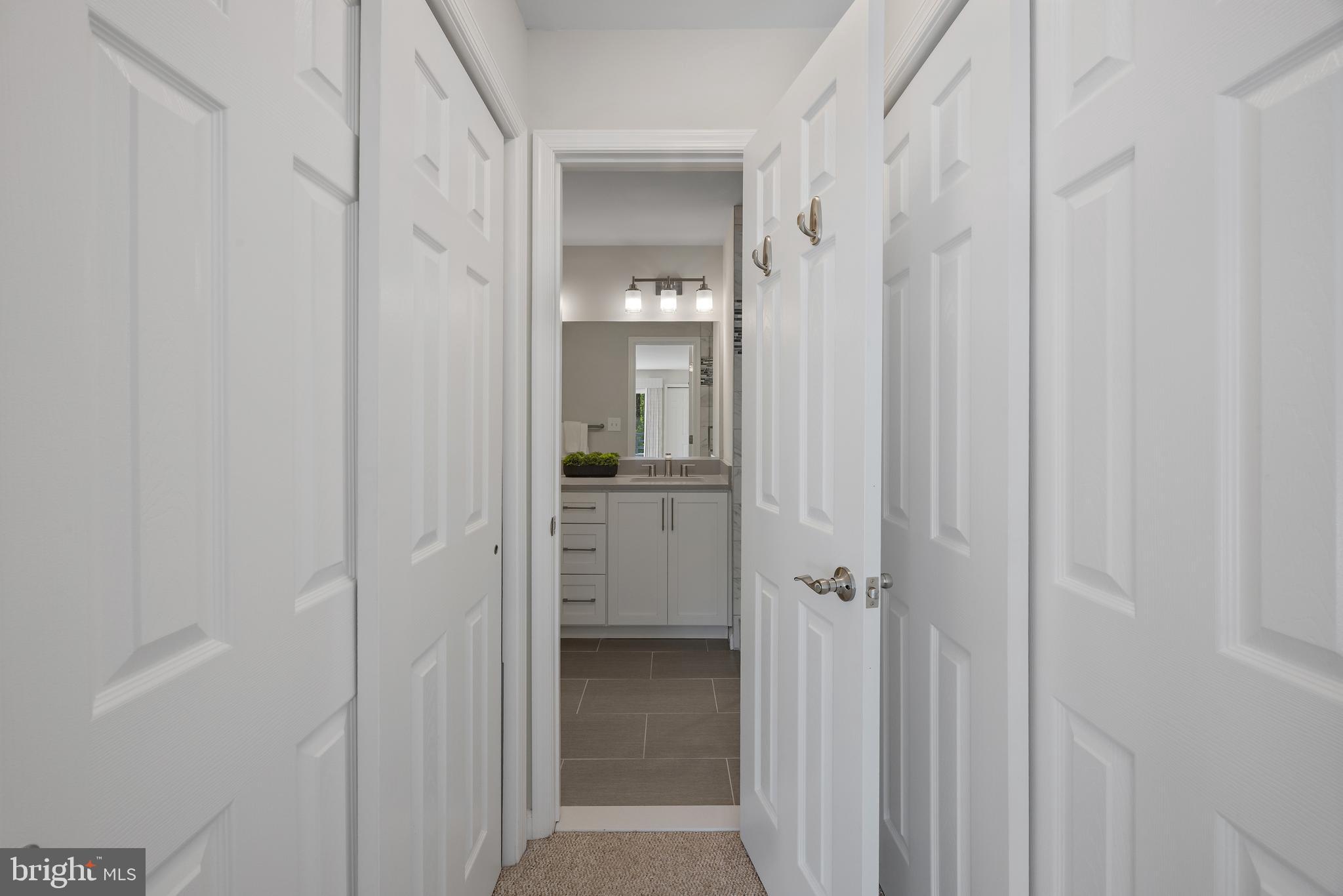 1127 Lake Heron Dr #3b
