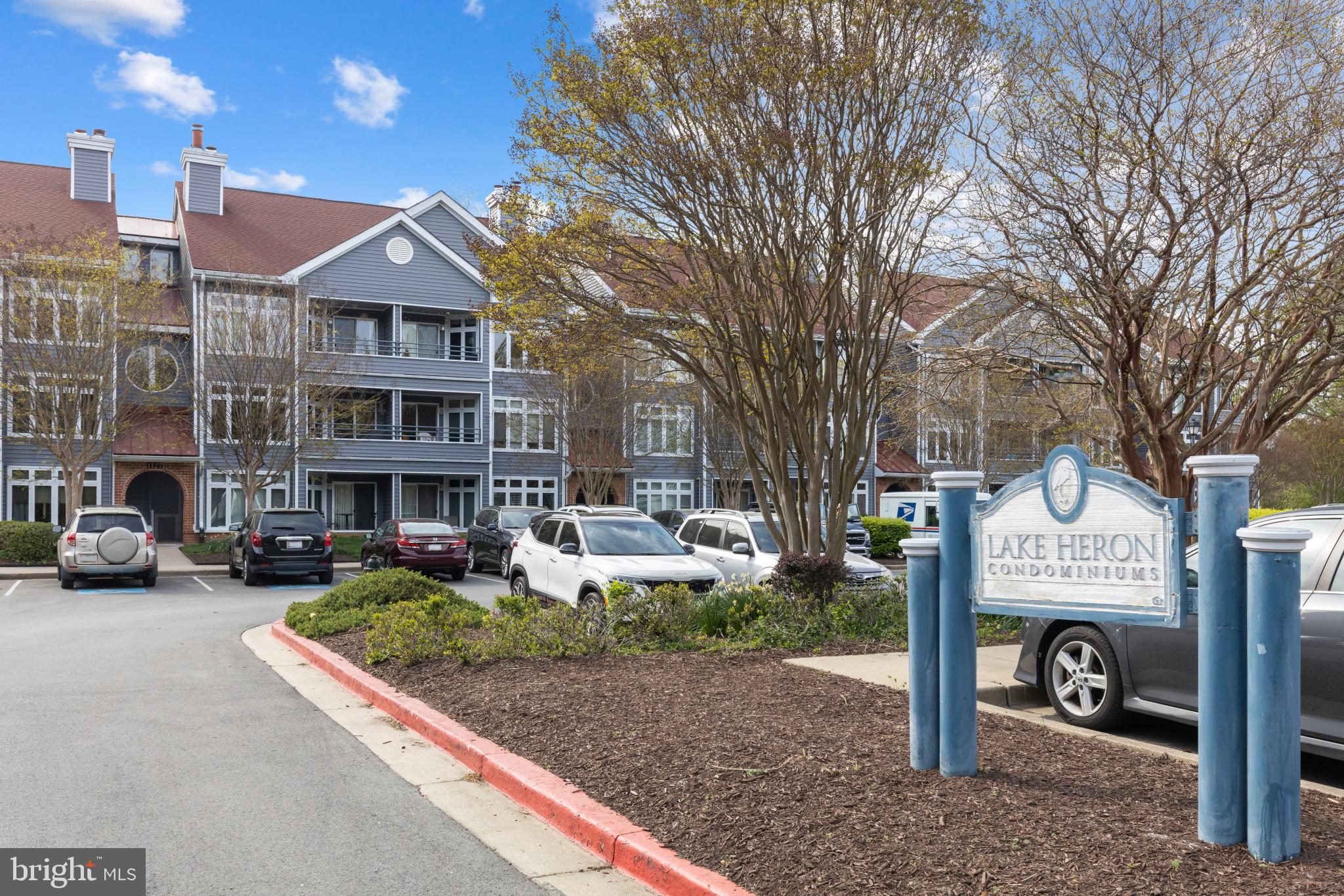 1127 Lake Heron Dr #3b