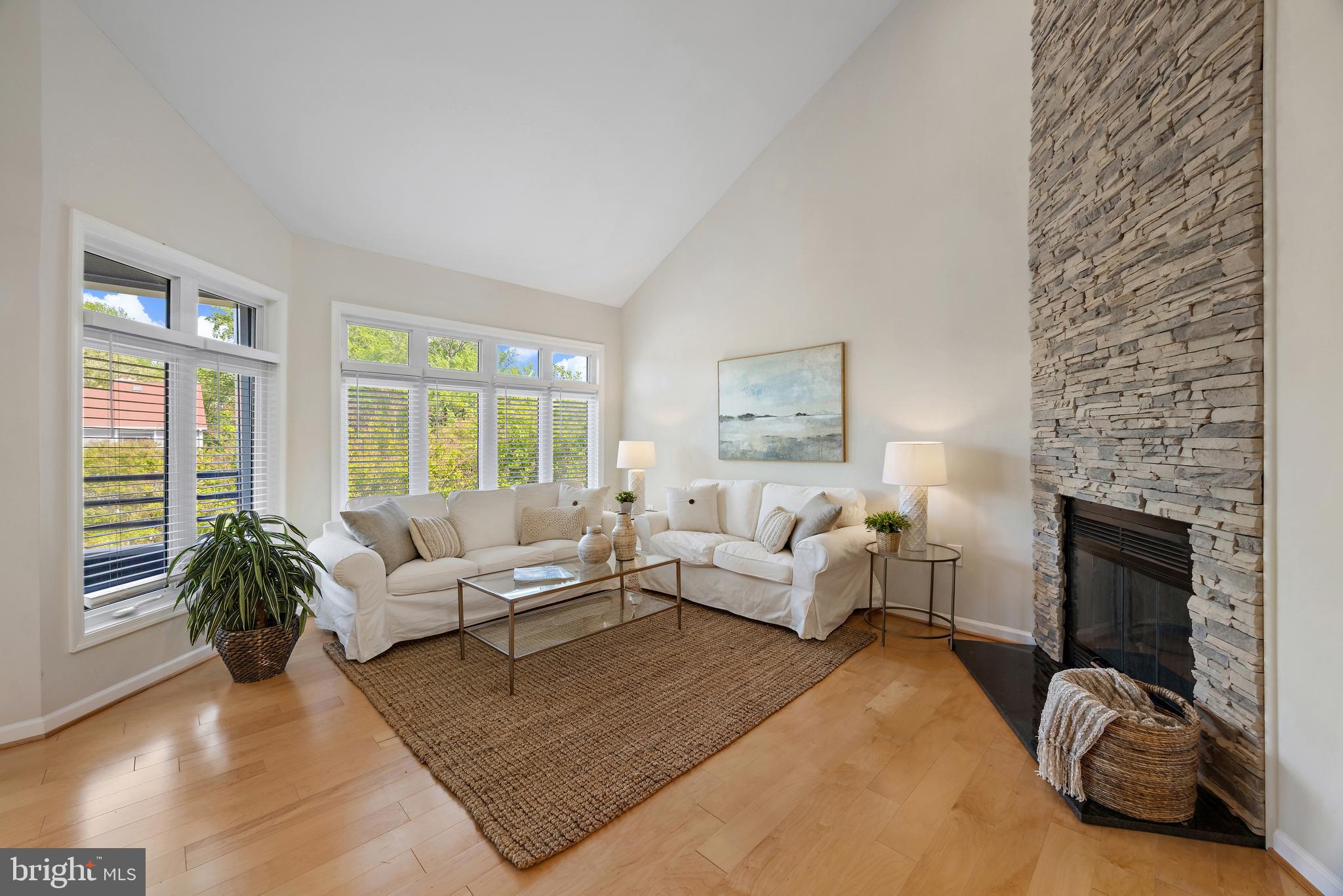 1127 Lake Heron Dr #3b