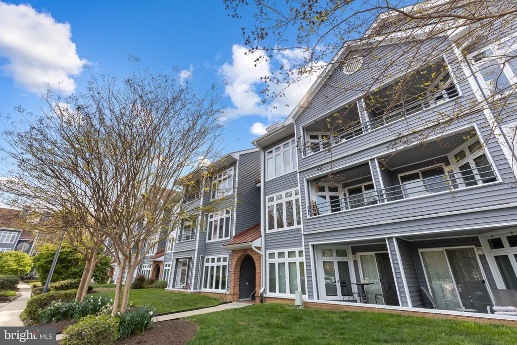 1127 Lake Heron Dr #3b