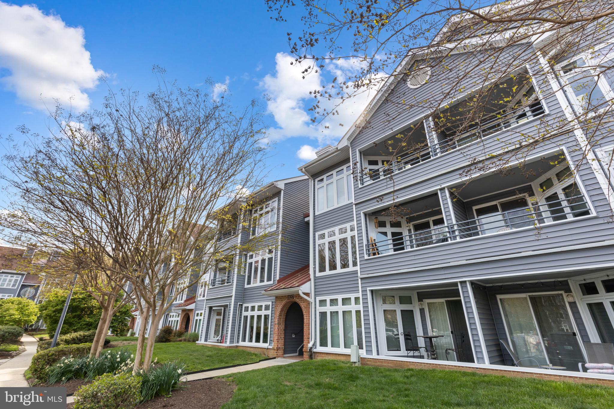 1127 Lake Heron Dr #3b