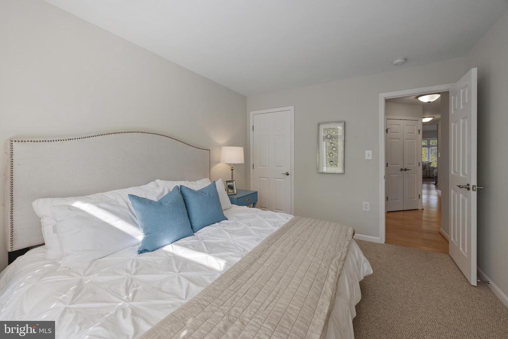 1127 Lake Heron Dr #3b