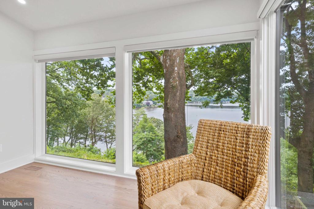 74 RIVERSIDE DR