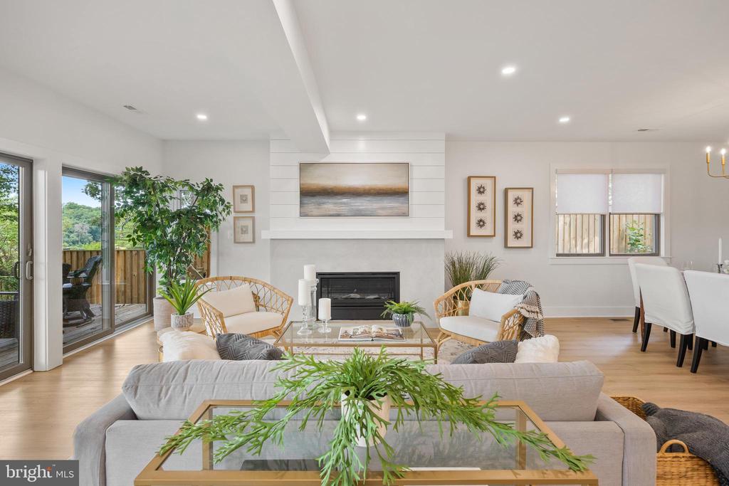 74 RIVERSIDE DR