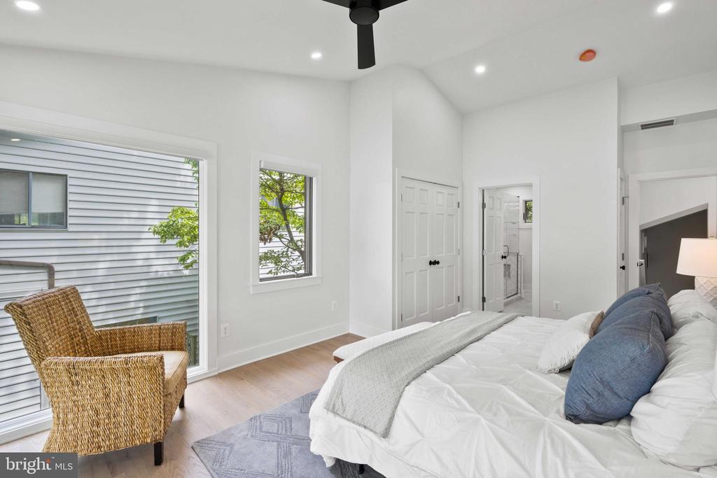 74 RIVERSIDE DR